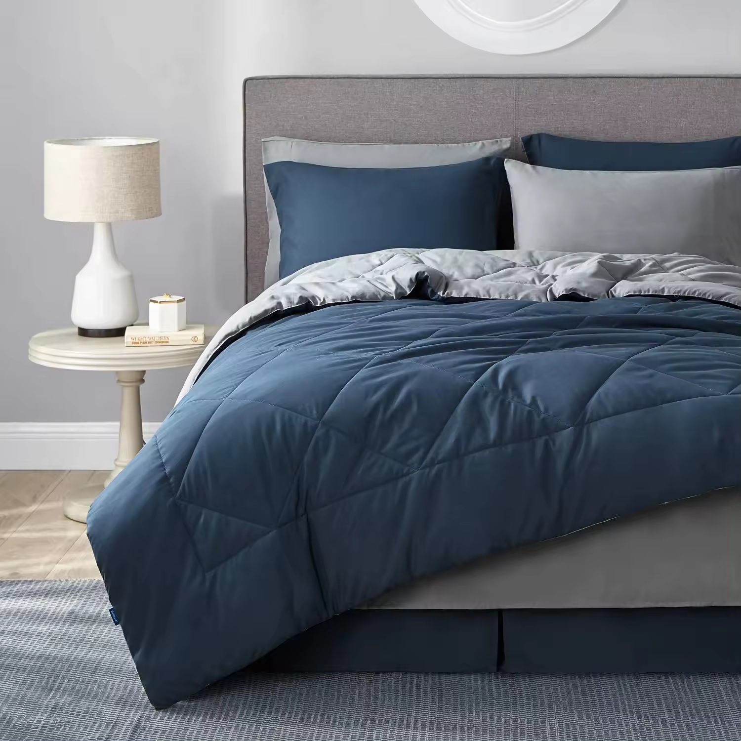 Cubrecama De Verano 2 Plazas + 2 Fundas exclusive – AZUL MARINO/ Plata - Imagen 2